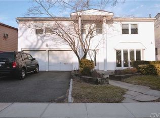 27 Valley Greens Dr, Valley Stream, NY 11581