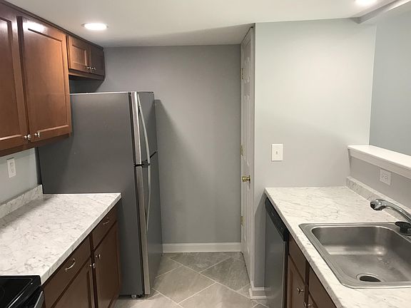 3rd image of 305 Thayer Ct #1