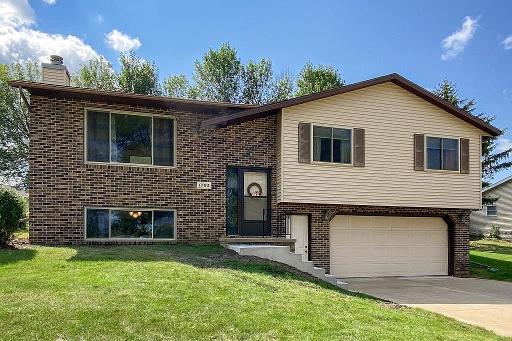 1795 Embassy West Dr, Dubuque, IA 52002 Zillow
