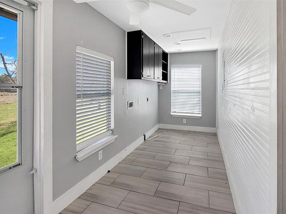 3rd image of 6400 Fm 1105