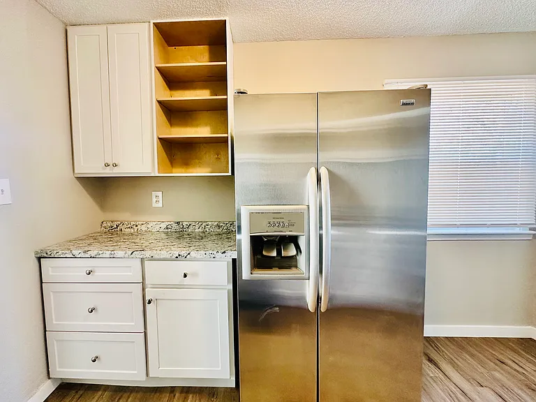 13049 Georgiana Ave — Photo 8