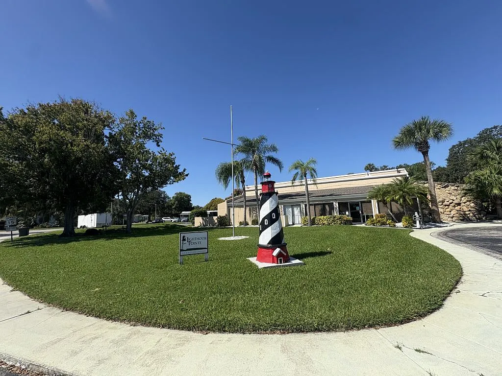 3 bed, 2.0 bath, 991 sqft, $1,399 — Photo 4