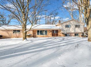 791 N Pinegrove Ave, Waterford, MI 48327