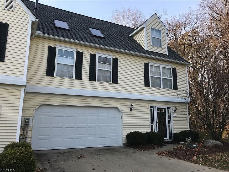 1st image of 521 Parkside Ln