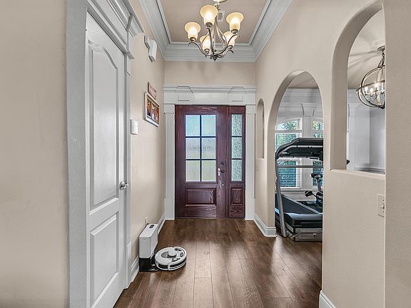 4th image of 2415 Lakewood Cir