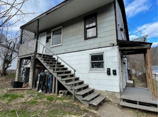 30 127th St, Chesapeake, WV 25315