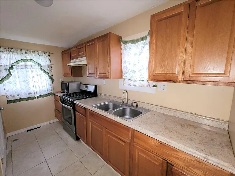 6912 Mansfield St — Photo 3