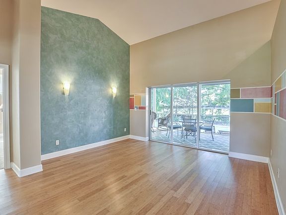 4th image of 135 Thistlewood Ct