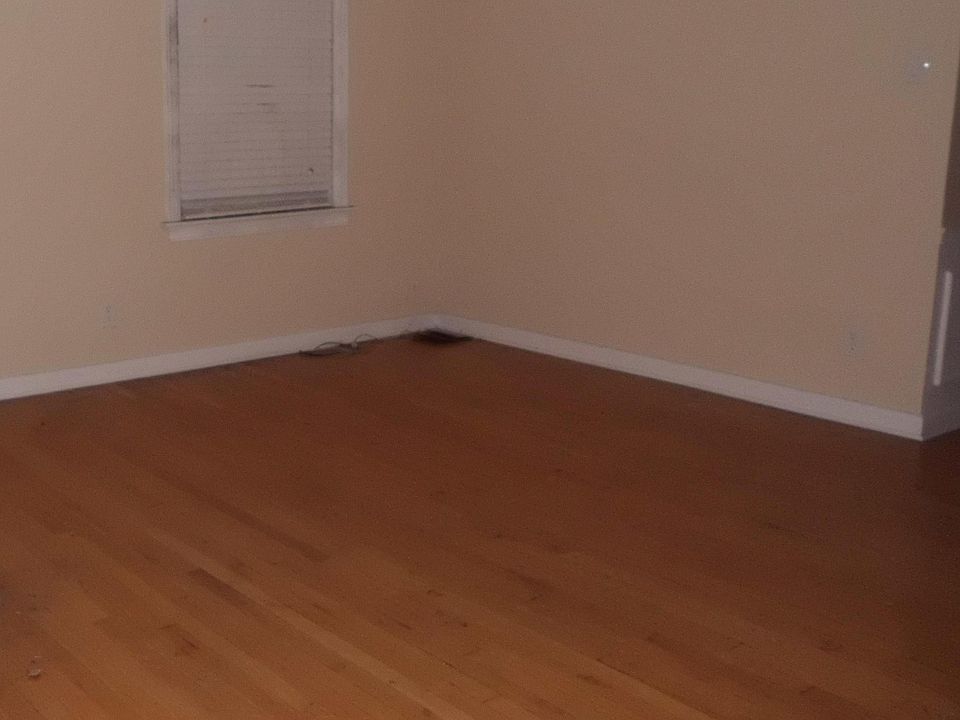 2nd image of 815 Summit Blvd