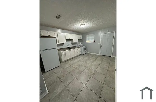 Building Photo - 1412 Huron St #5