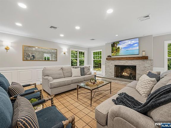 4th image of 22 Millstream Road