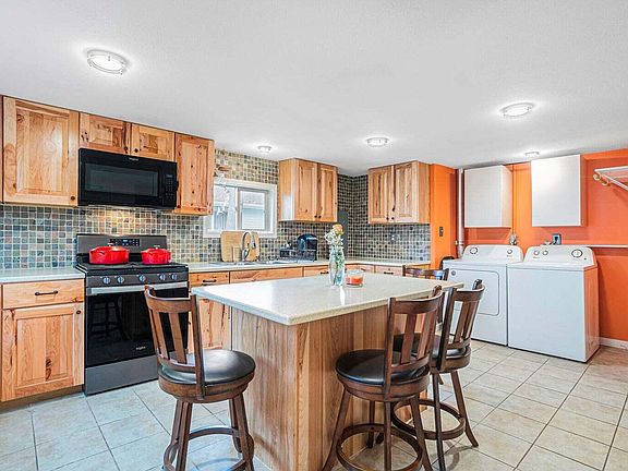 5th image of 328 Fruit St