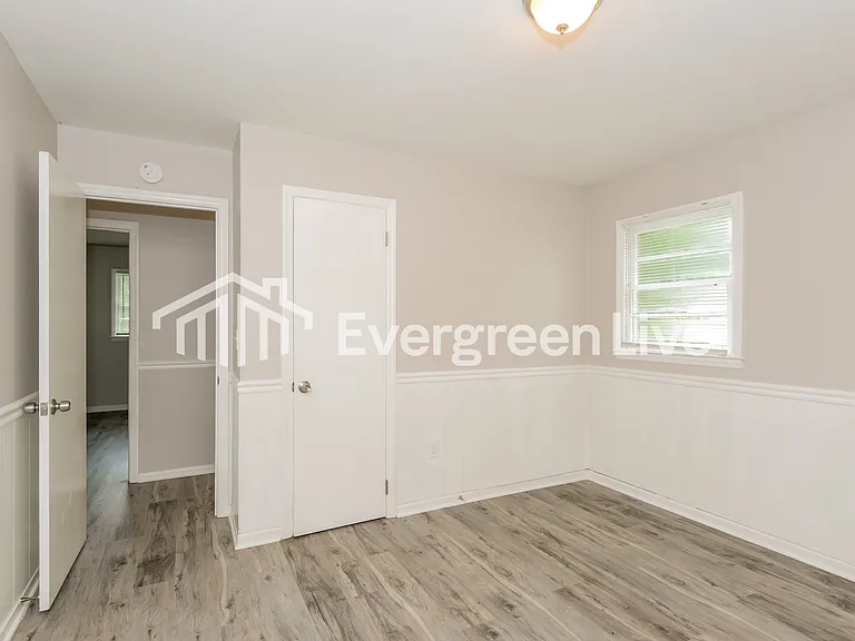 1011 Holly Dr — Photo 7