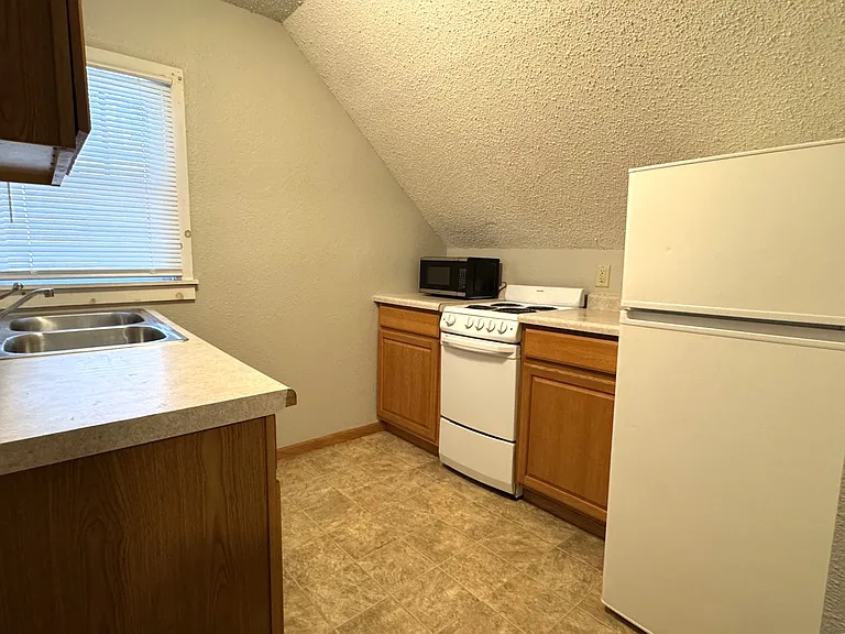 820 7th St S #4 — Photo 1