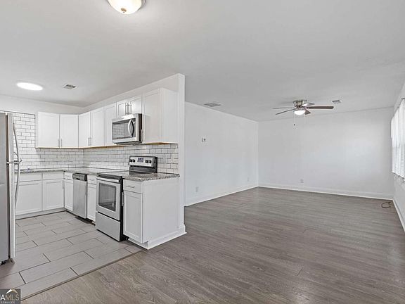 3rd image of 433 W Lake Ave NW