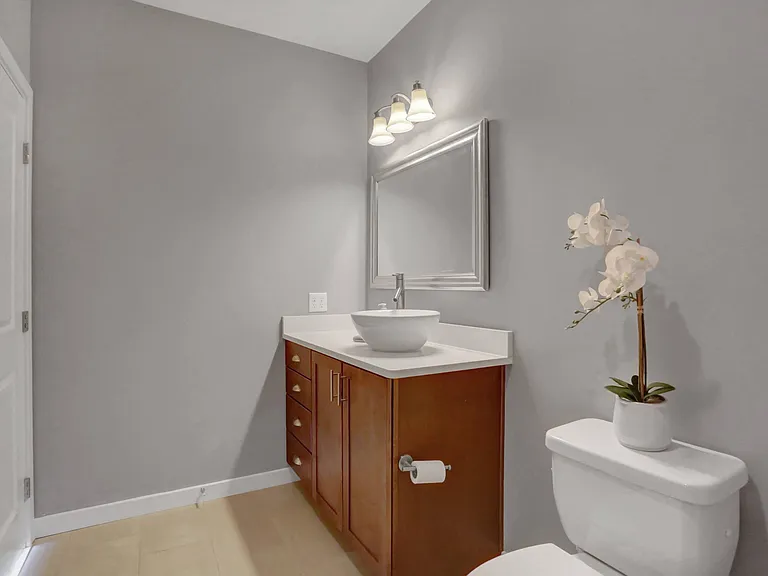 CenterPointe Apartments — Photo 38