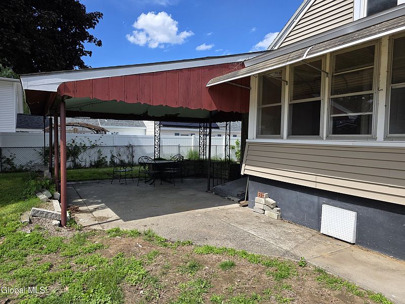 3rd image of 1735 Suffolk Avenue