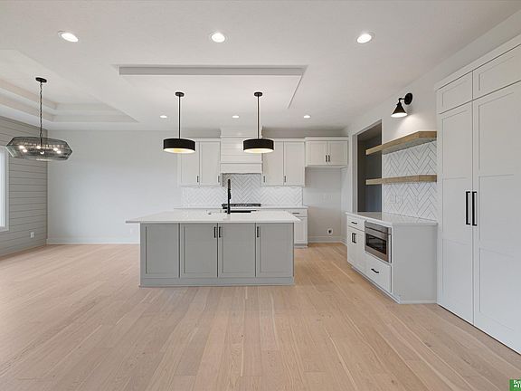 5th image of 10019 Prospect St