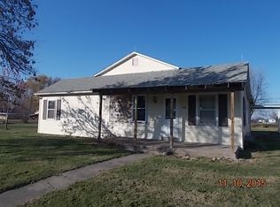 306 E 3rd St, Bowen, IL 62316