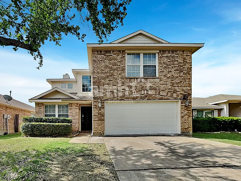 2204 Sumac Dr — Photo 1