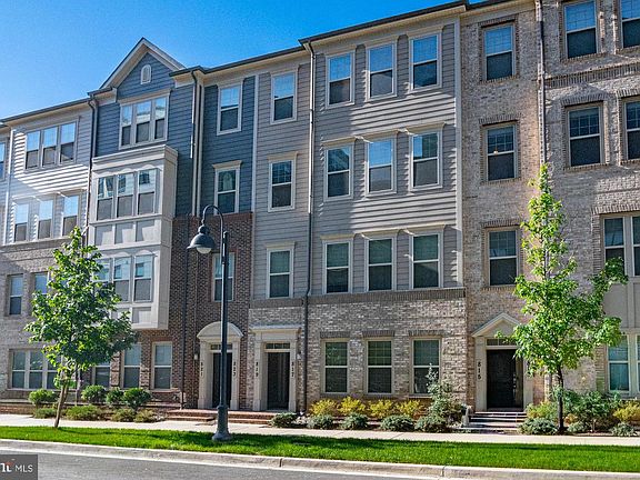 2nd image of 819 Rockwell Ave Unit 819