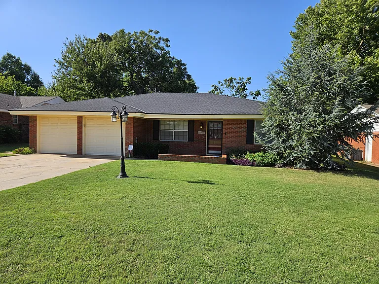 641 W Beam Ave — Photo 1