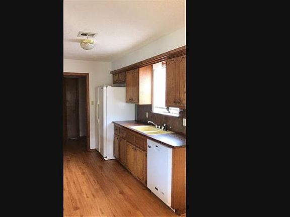 5th image of 210 SW Crystal Hills Dr