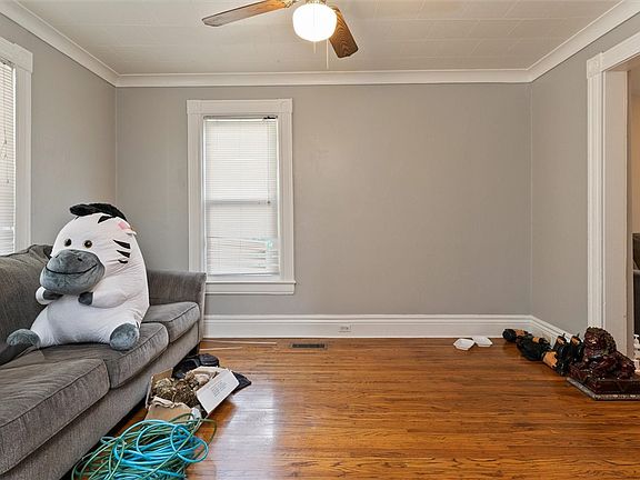 3rd image of 56 Amherst St