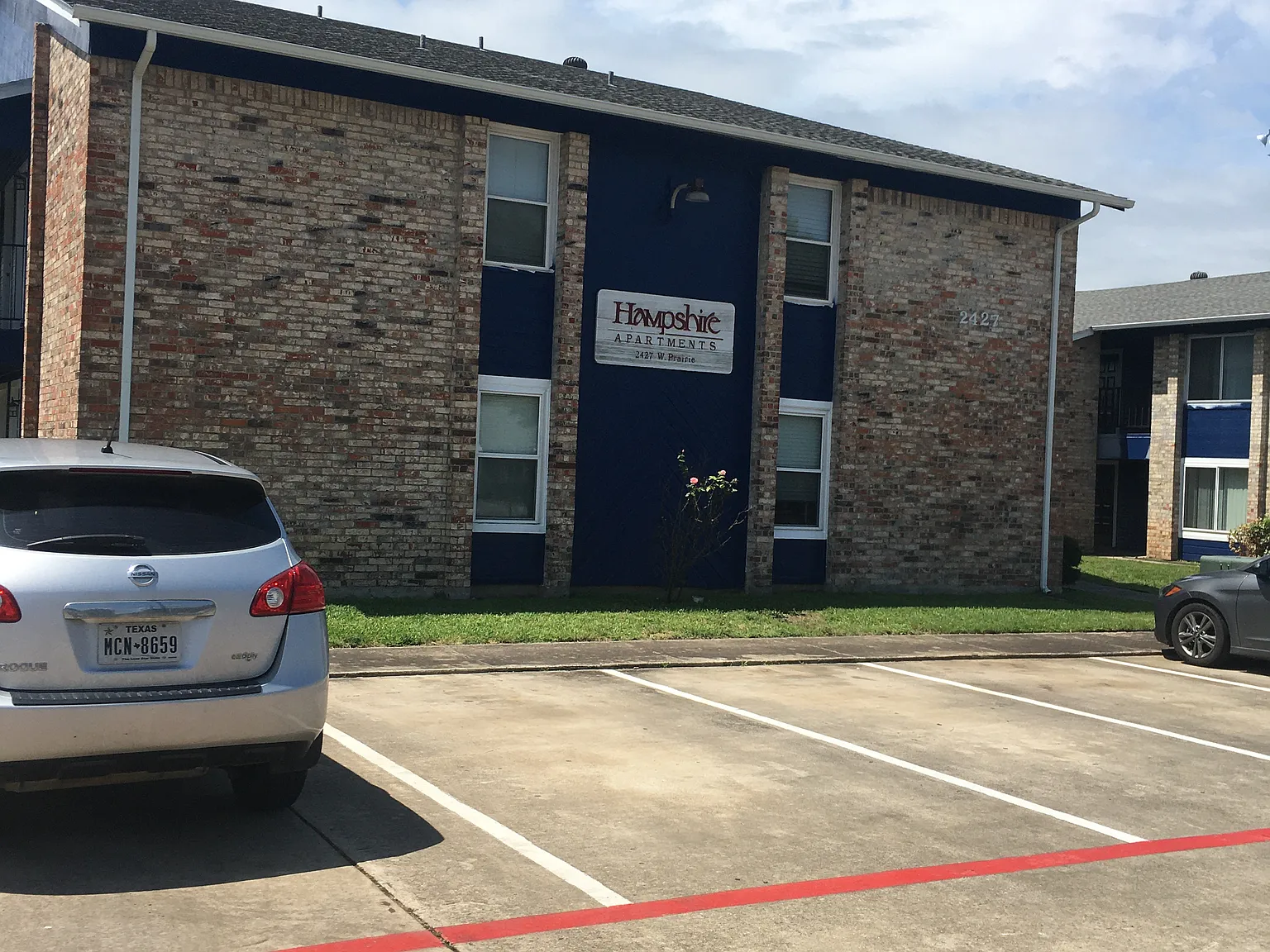 Hampshire Apartments — Photo 3