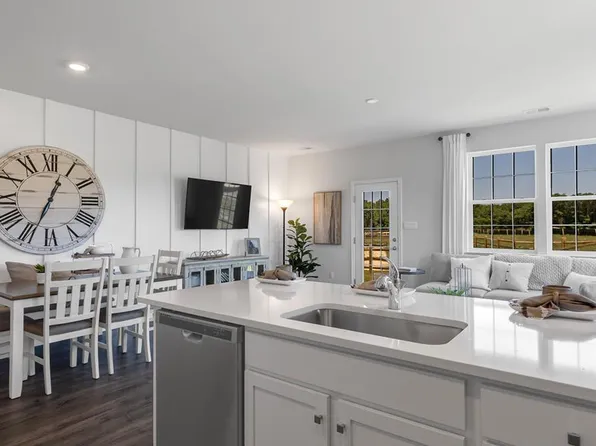 197 Mazzeo Dr, Glassboro, NJ 08028