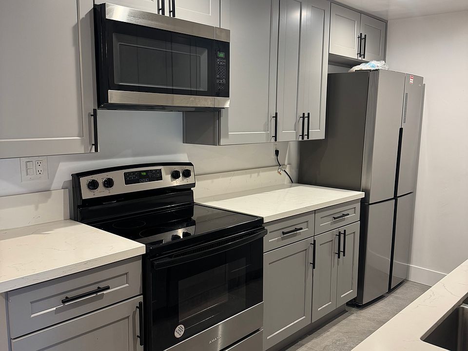 1st image of 916 S Sherbourne Dr APT 104