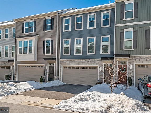 3rd image of 112 Arrowhead Dr