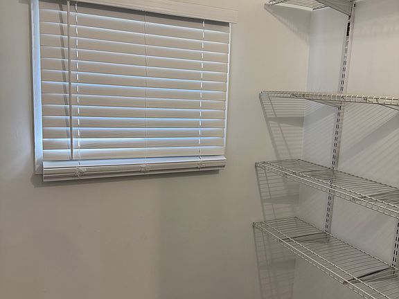 5th image of 535 Forest Ave