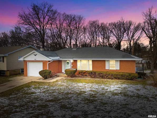 2711 W Castle Ct, Peoria, IL 61614