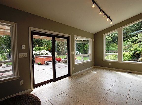 KITCHEN TOWARDS PATIO