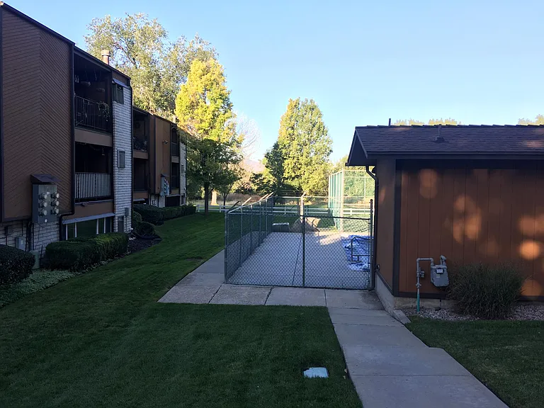 Pool w/ bathrooms