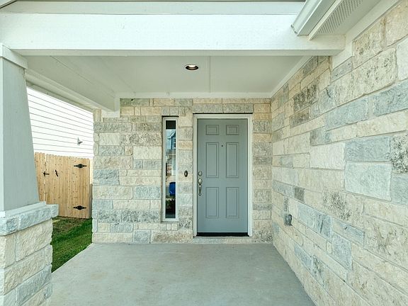 3rd image of 216 Stone Canyon Dr