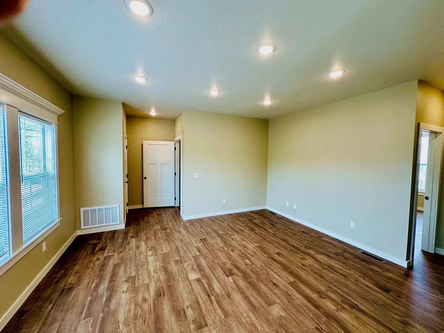 2 bed, 1020 sqft, $1,380 — Photo 4