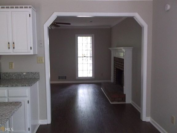 4th image of 267 Stratford Dr