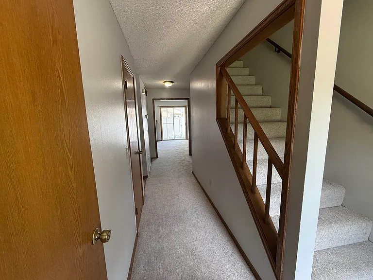 142 E Wood Ave — Photo 2