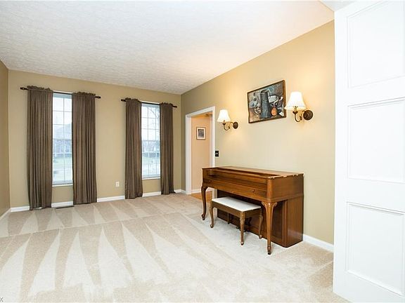 3rd image of 728 Sawmill Dr