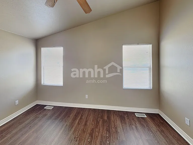 1449 S 2490 E — Photo 7
