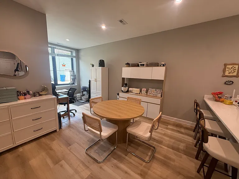 5912 N Nashotah Ave — Photo 3