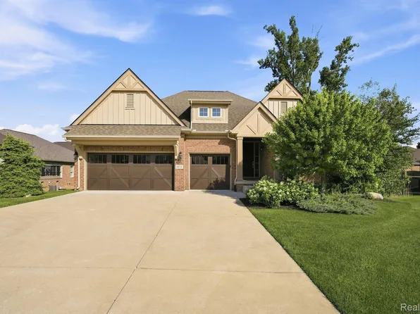 6824 Venturi Dr, Washington, MI 48094