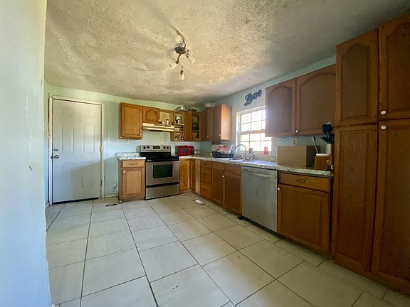 4th image of 970 Donahue Rd