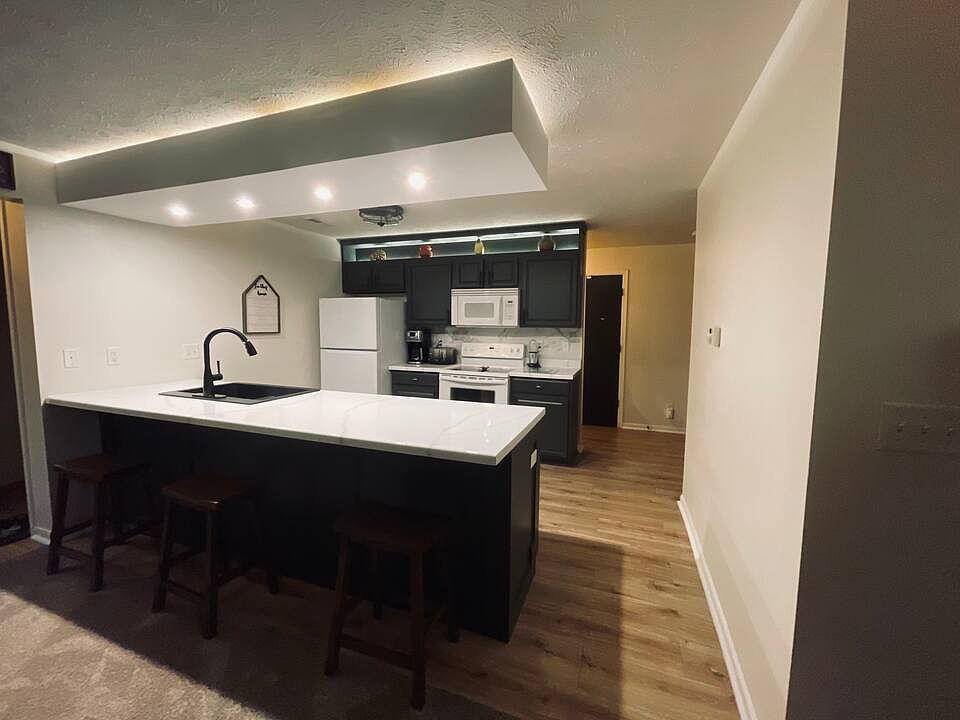 1st image of 8614 Victory Ln