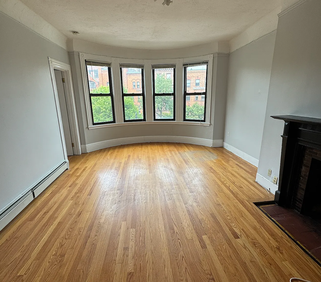 2 bed, 9999 sqft, $3,400 — Photo 2