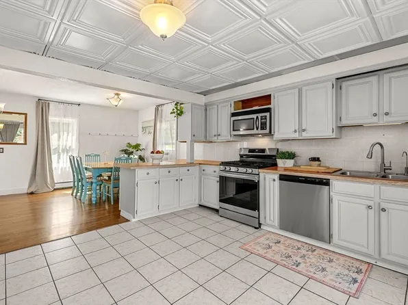 21 Burroughs St, Danvers, MA 01923