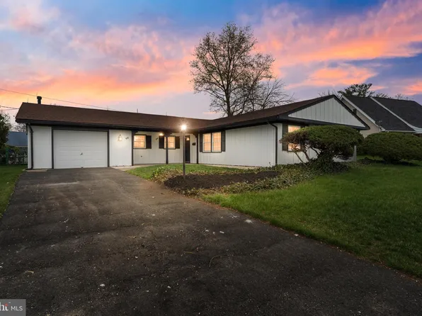 44 Elderberry Ln, Willingboro, NJ 08046