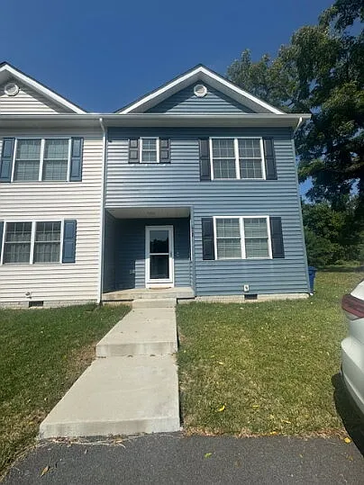 3 bed, 1.0 bath, 1500 sqft, $2,300 — Photo 1